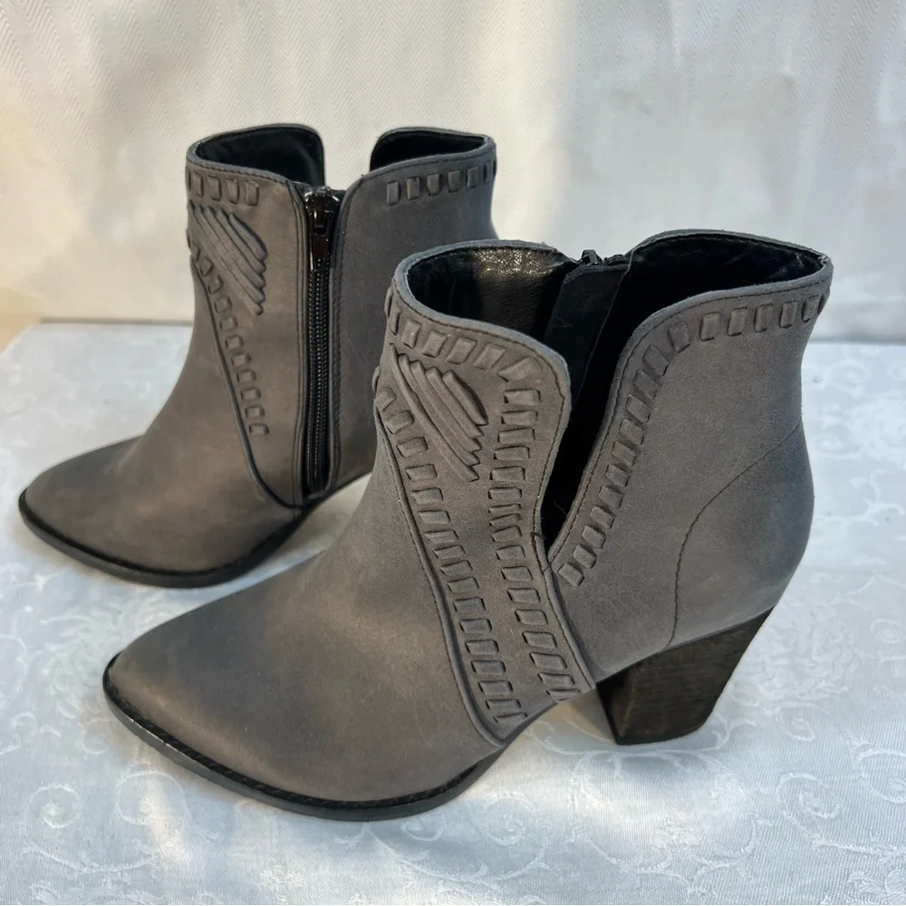 Zigi SoHo Halyn Gray Vegan Detailed Stitching 3” Heel Pointed Toe Ankle Boots 8
